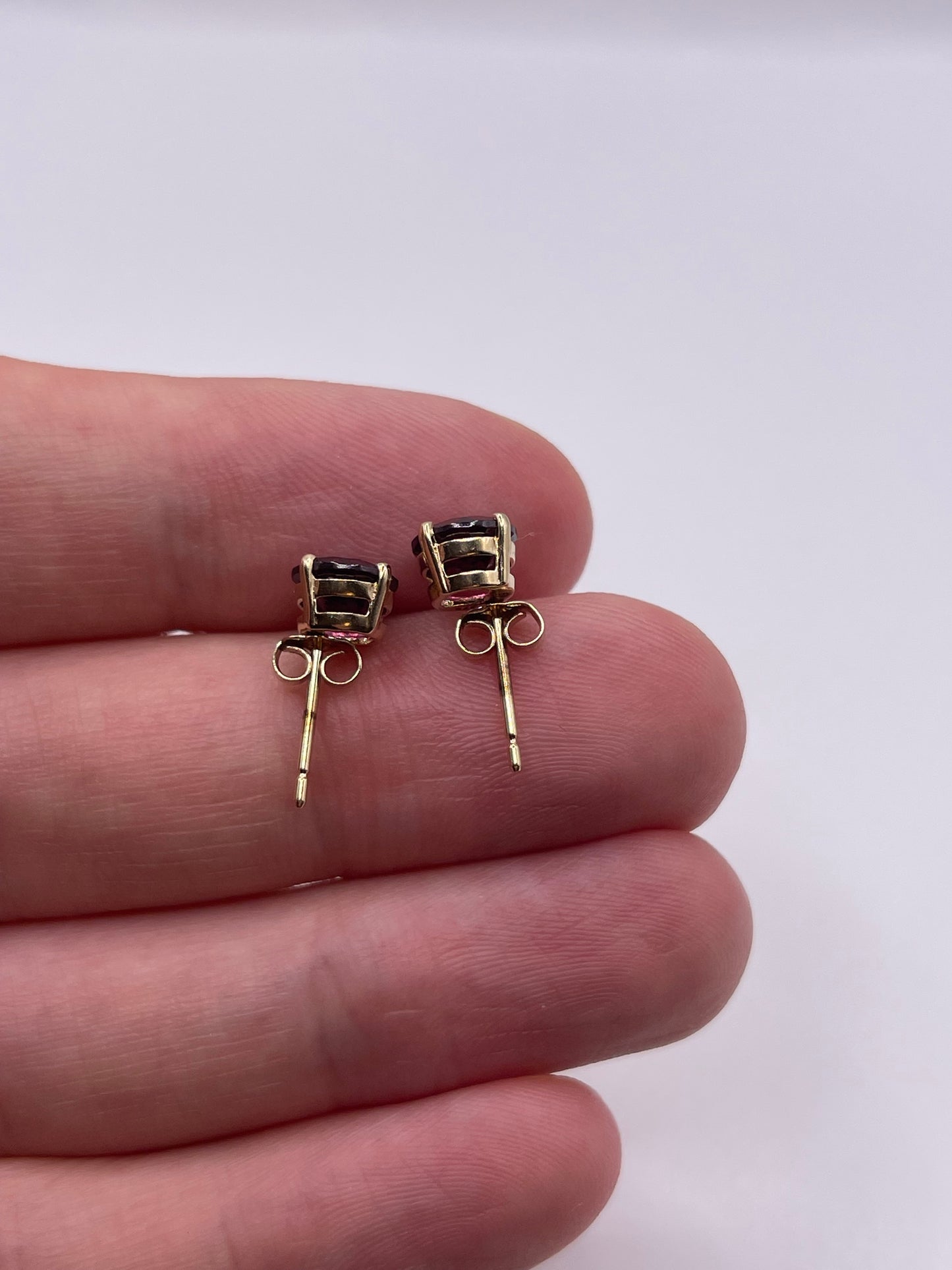 9ct gold garnet earrings