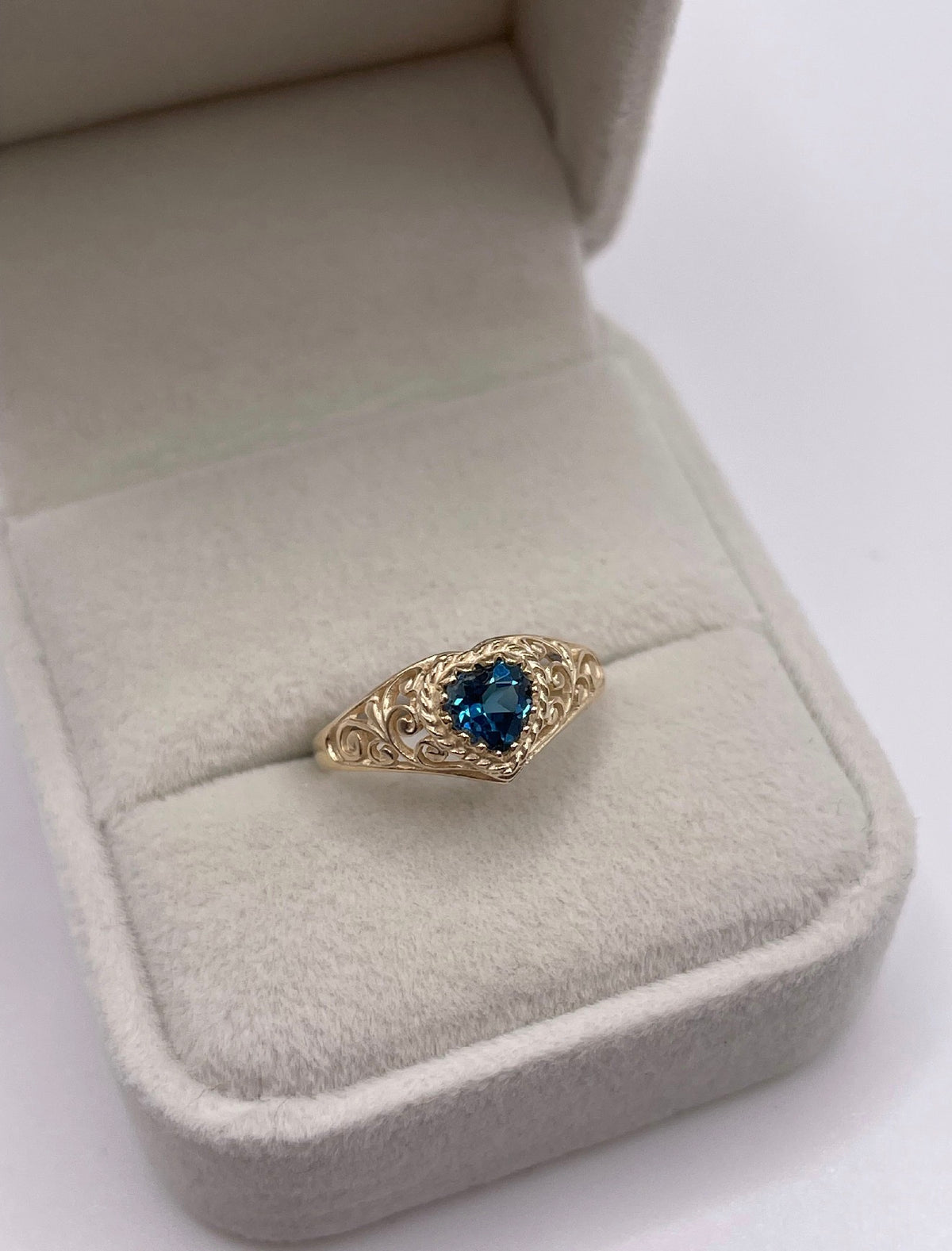 9ct gold topaz heart ring
