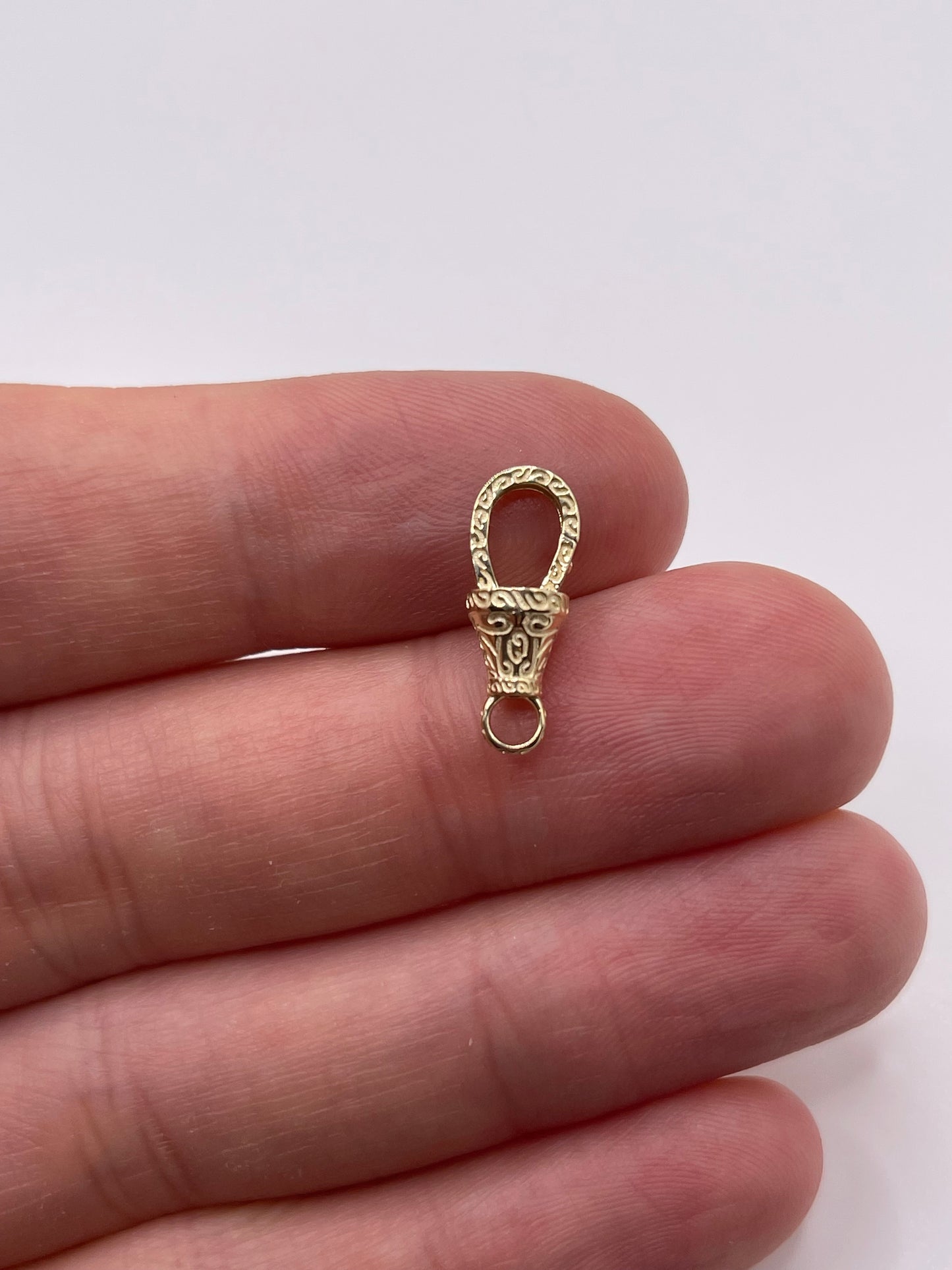 9ct gold 16mm engraved dog clip