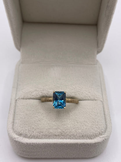 9ct gold blue topaz ring