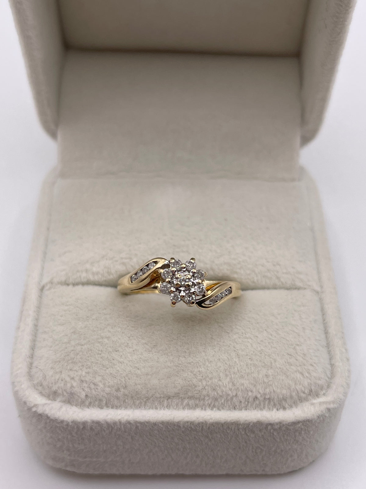 9ct gold diamond cluster ring