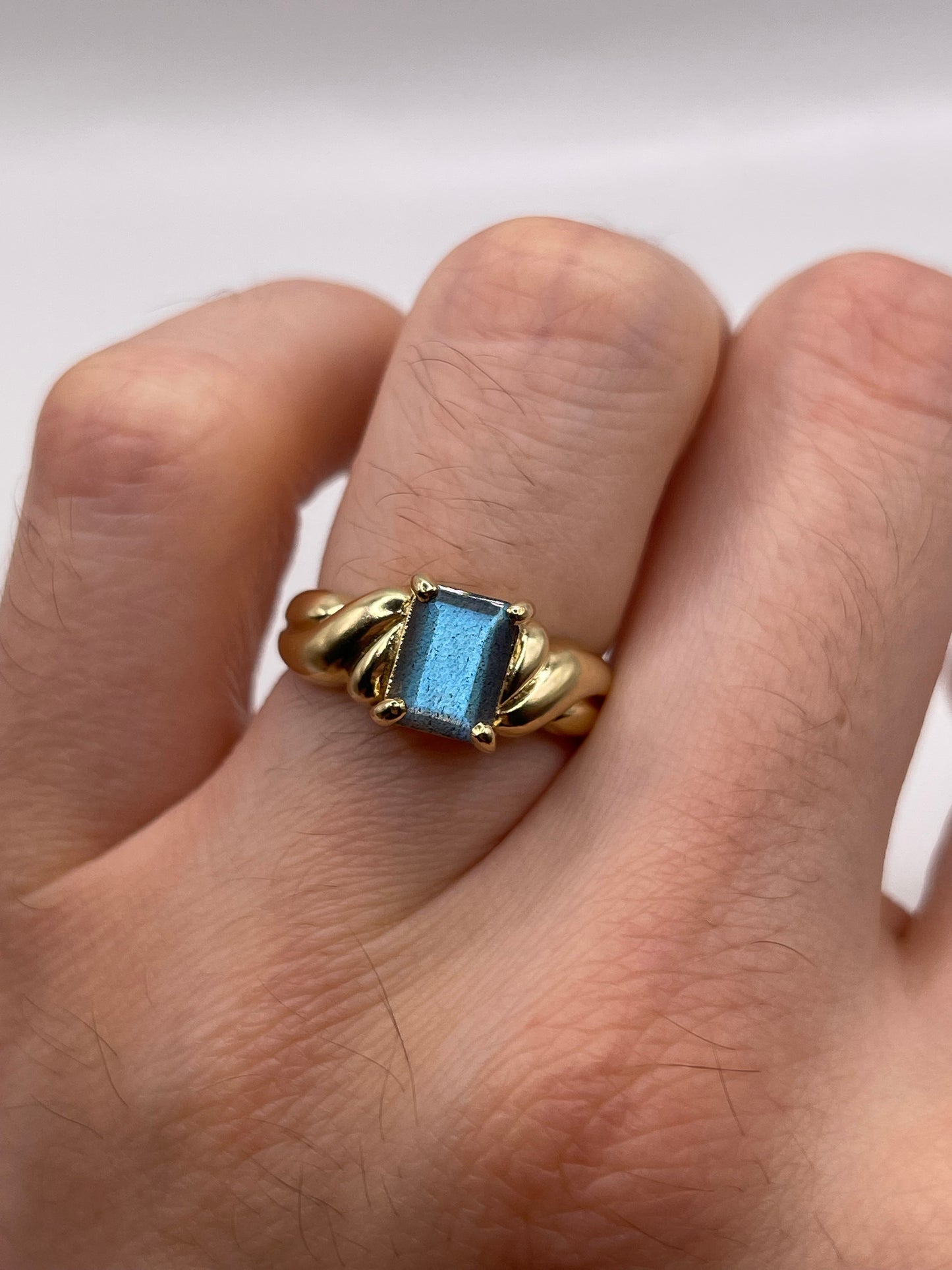9ct gold labradorite ring