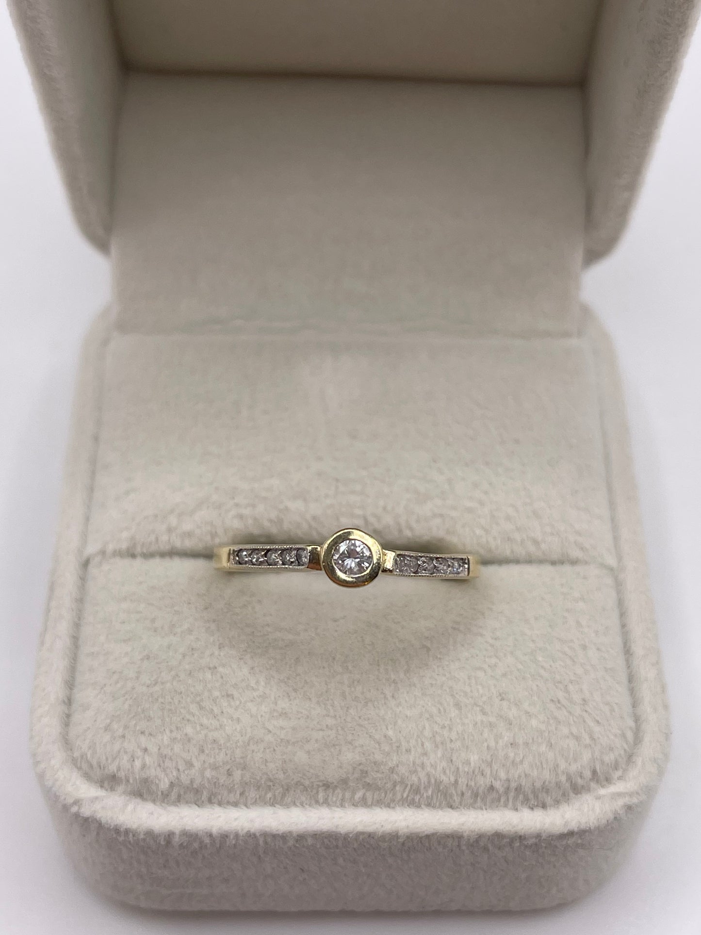 9ct gold diamond ring