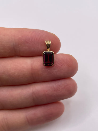 9ct gold garnet pendant