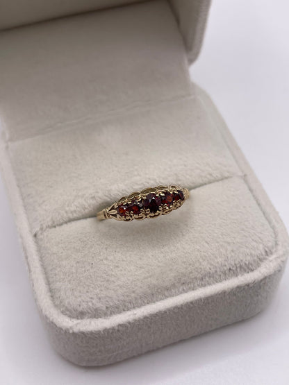 9ct gold garnet ring