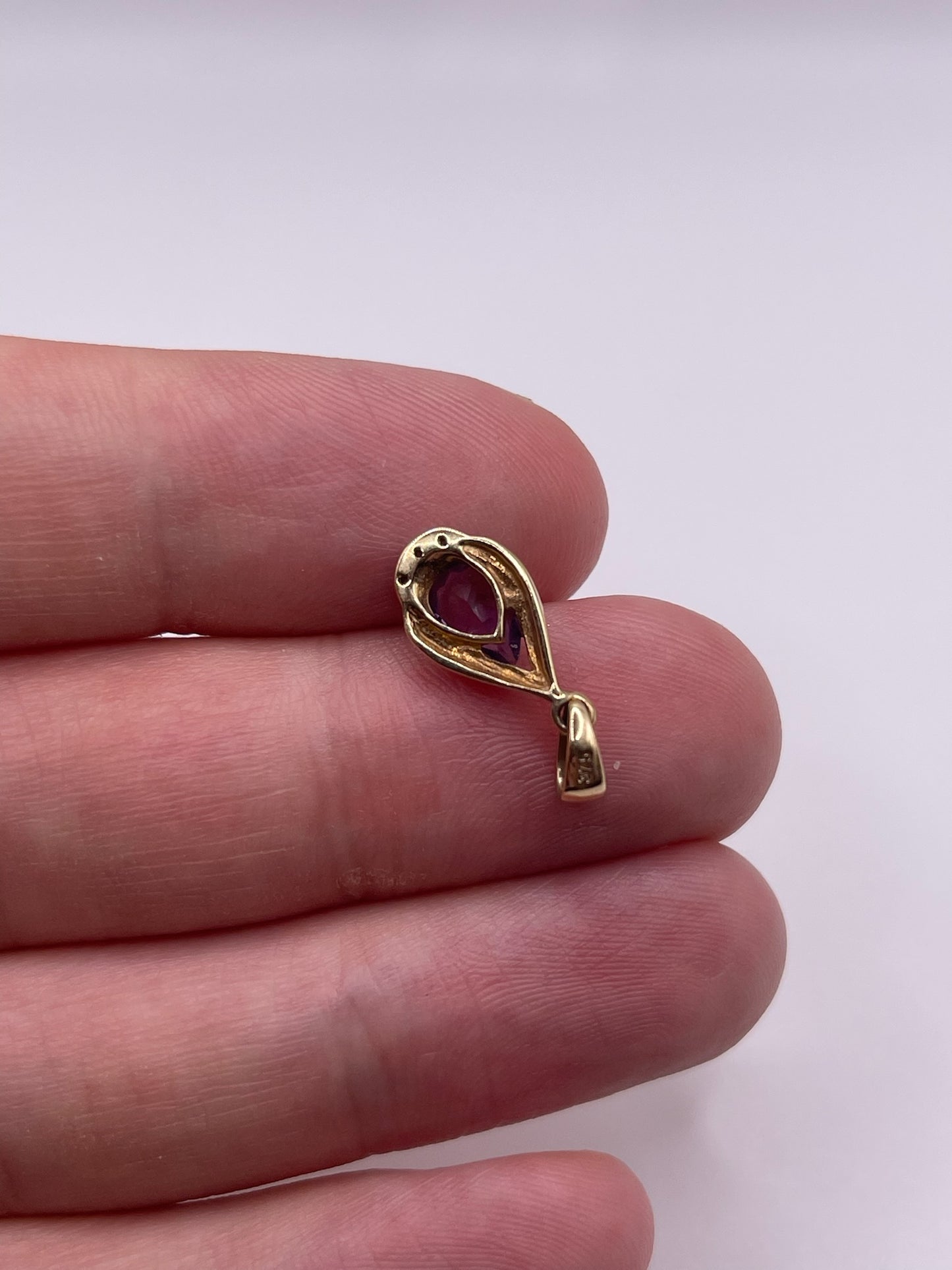 9ct gold amethyst and diamond pendant