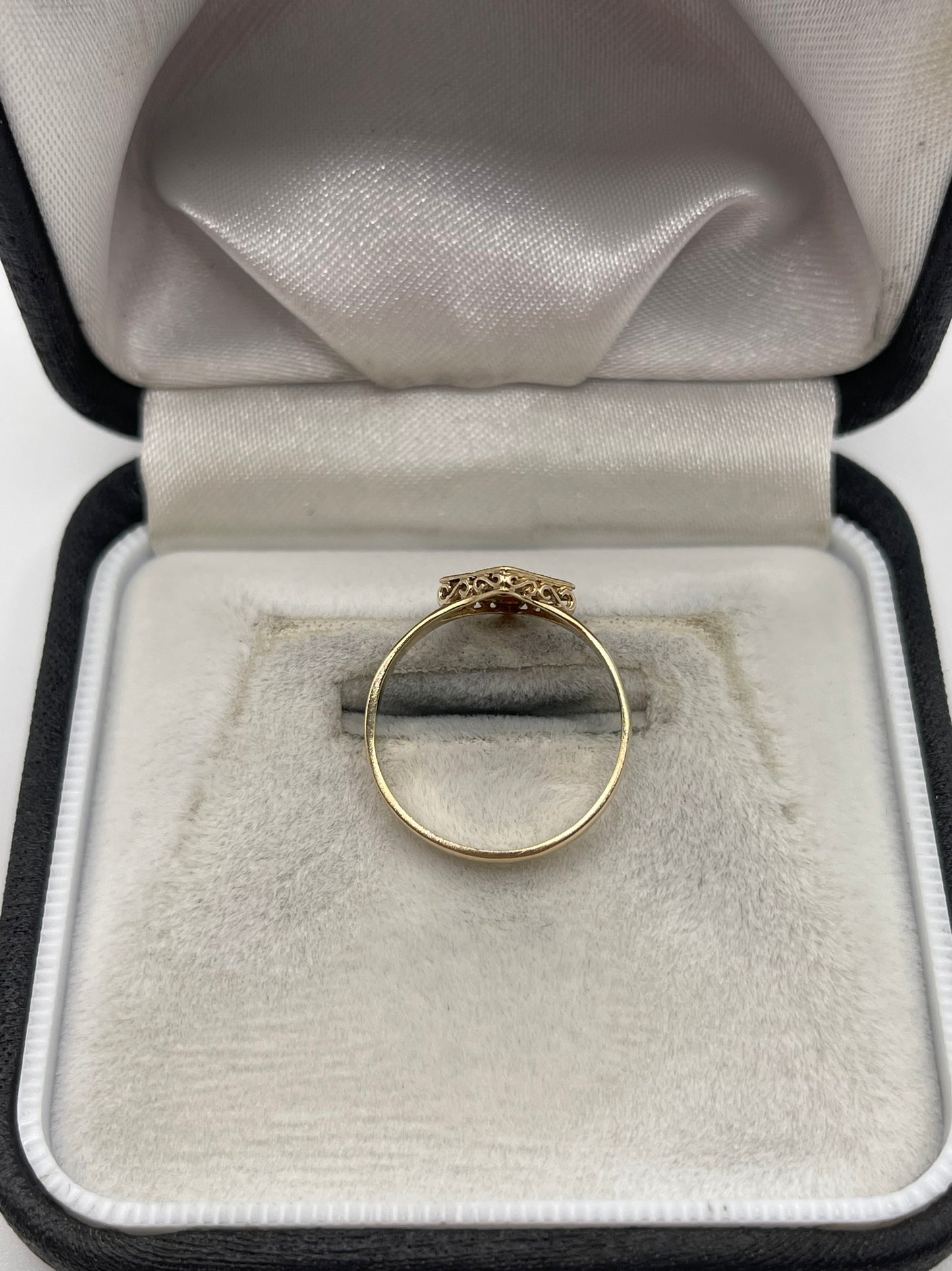 9ct gold garnet cluster ring