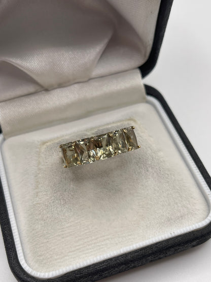 9ct gold quartz ring