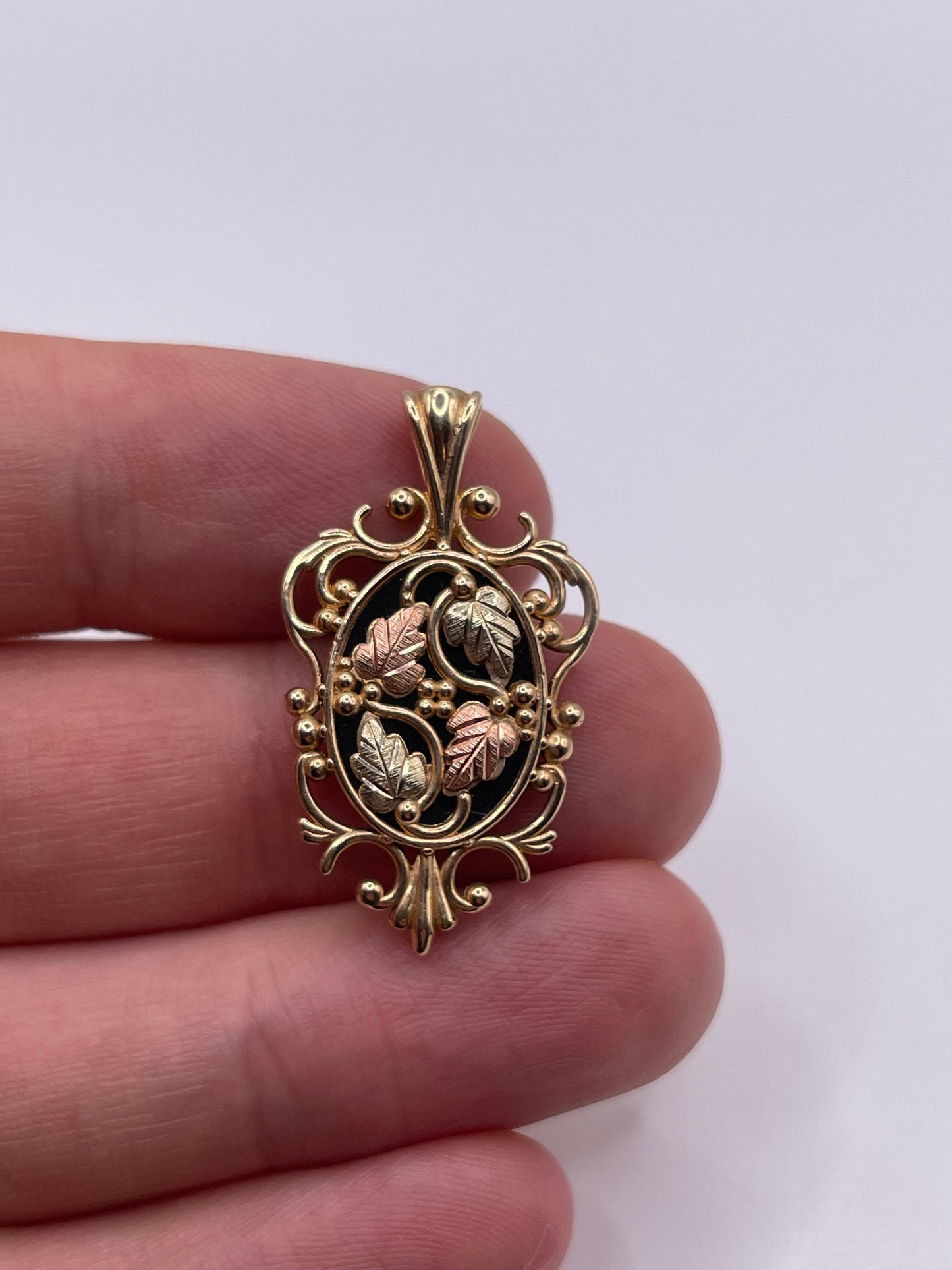9ct gold cameo pendant