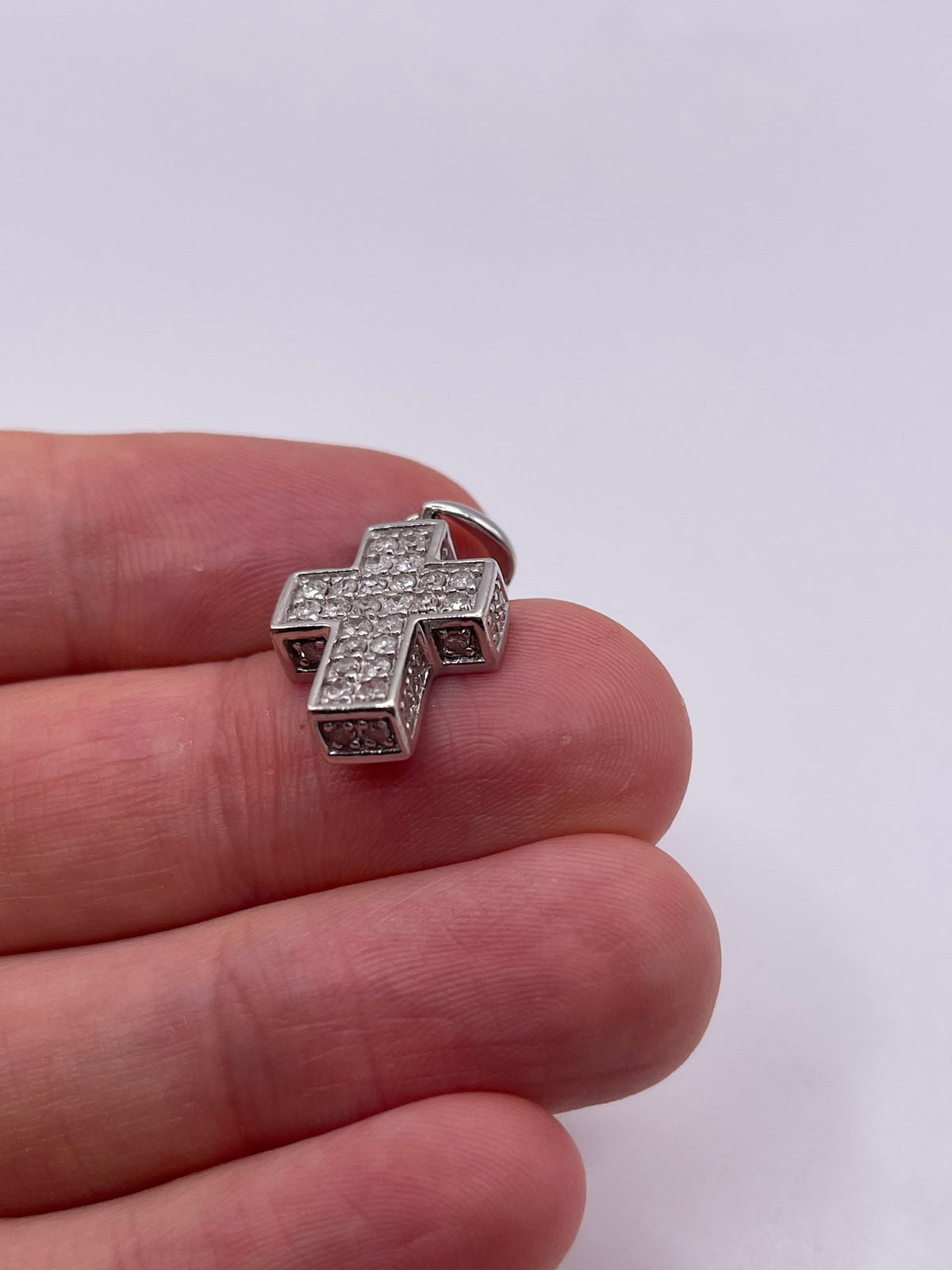 9ct white gold diamond cross pendant
