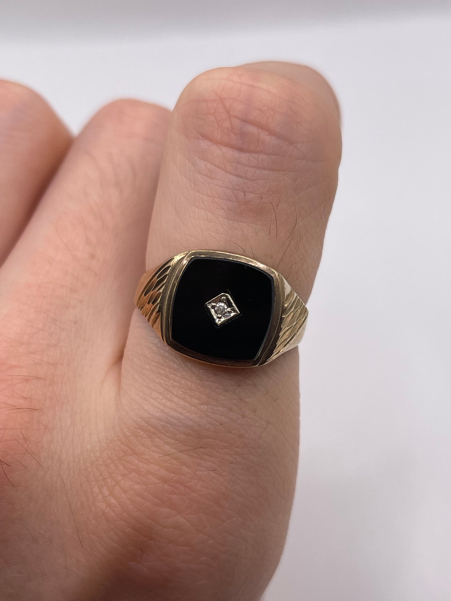 9ct gold onyx and diamond ring