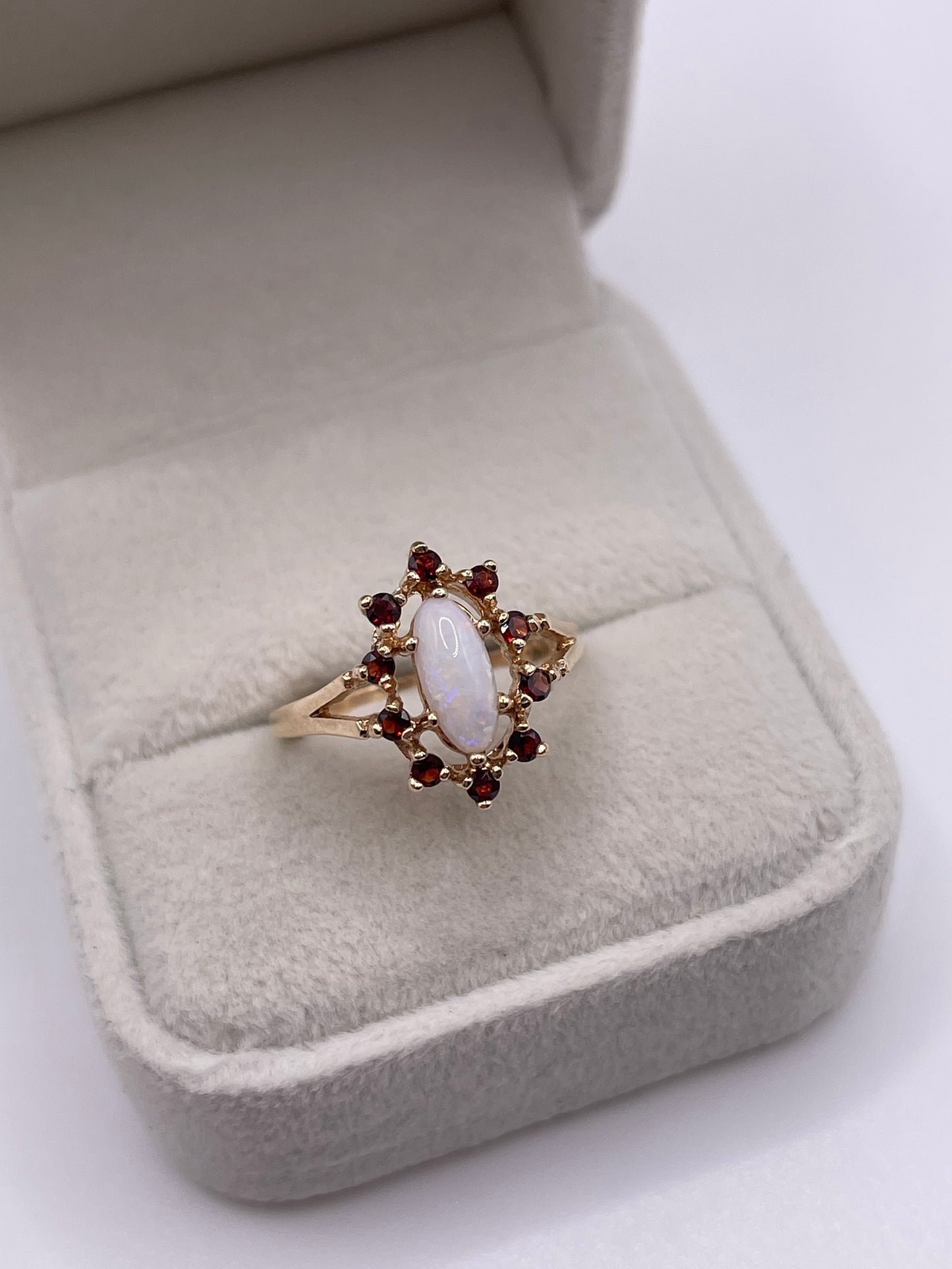 9ct gold opal and garnet ring