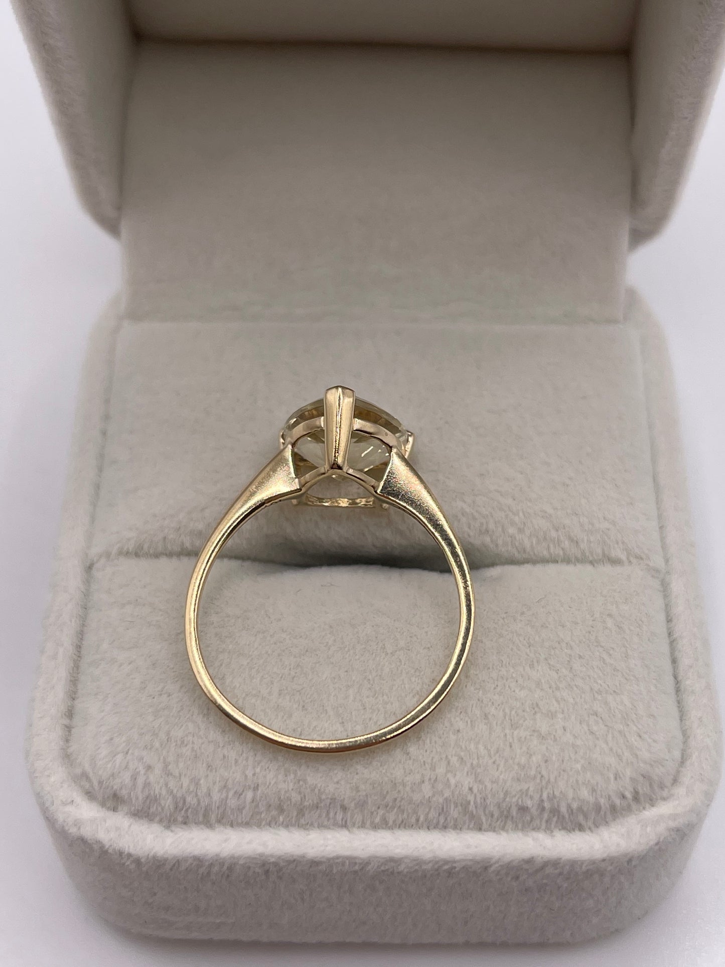9ct gold quartz ring