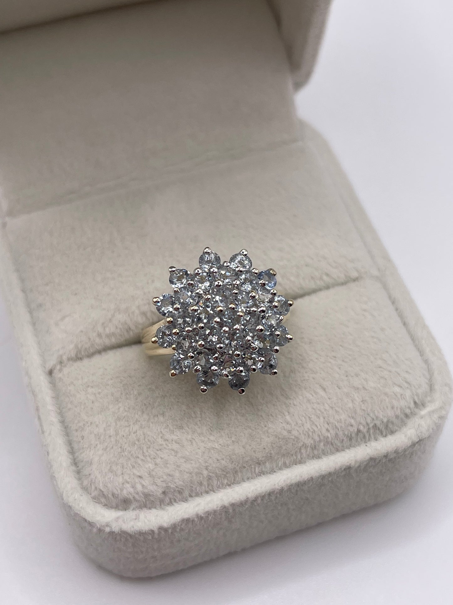 9ct gold aquamarine clusyer ring
