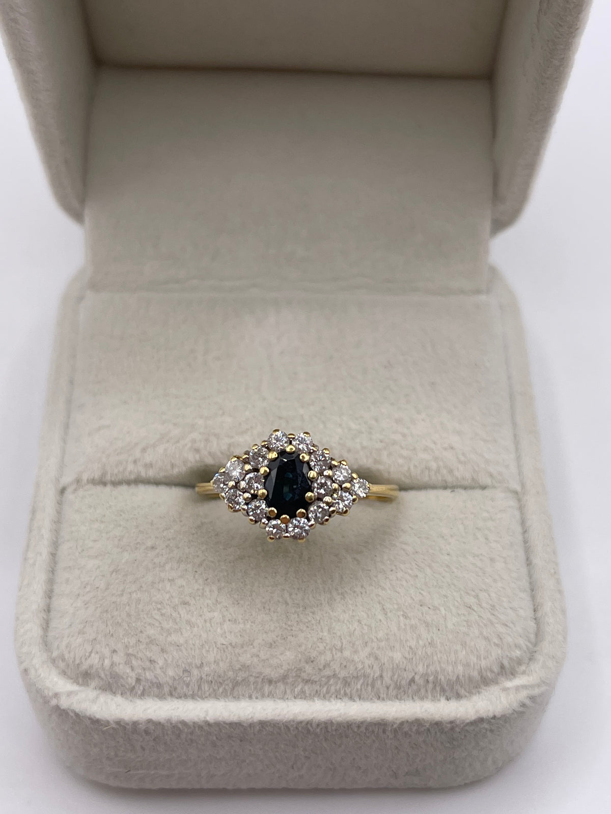 18ct gold sapphire and diamond ring