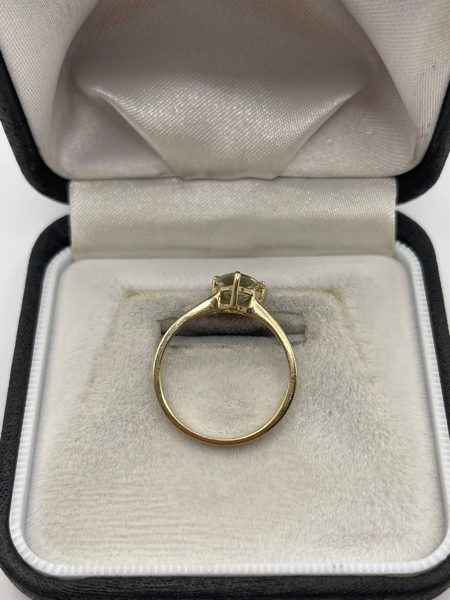 9ct gold quartz ring