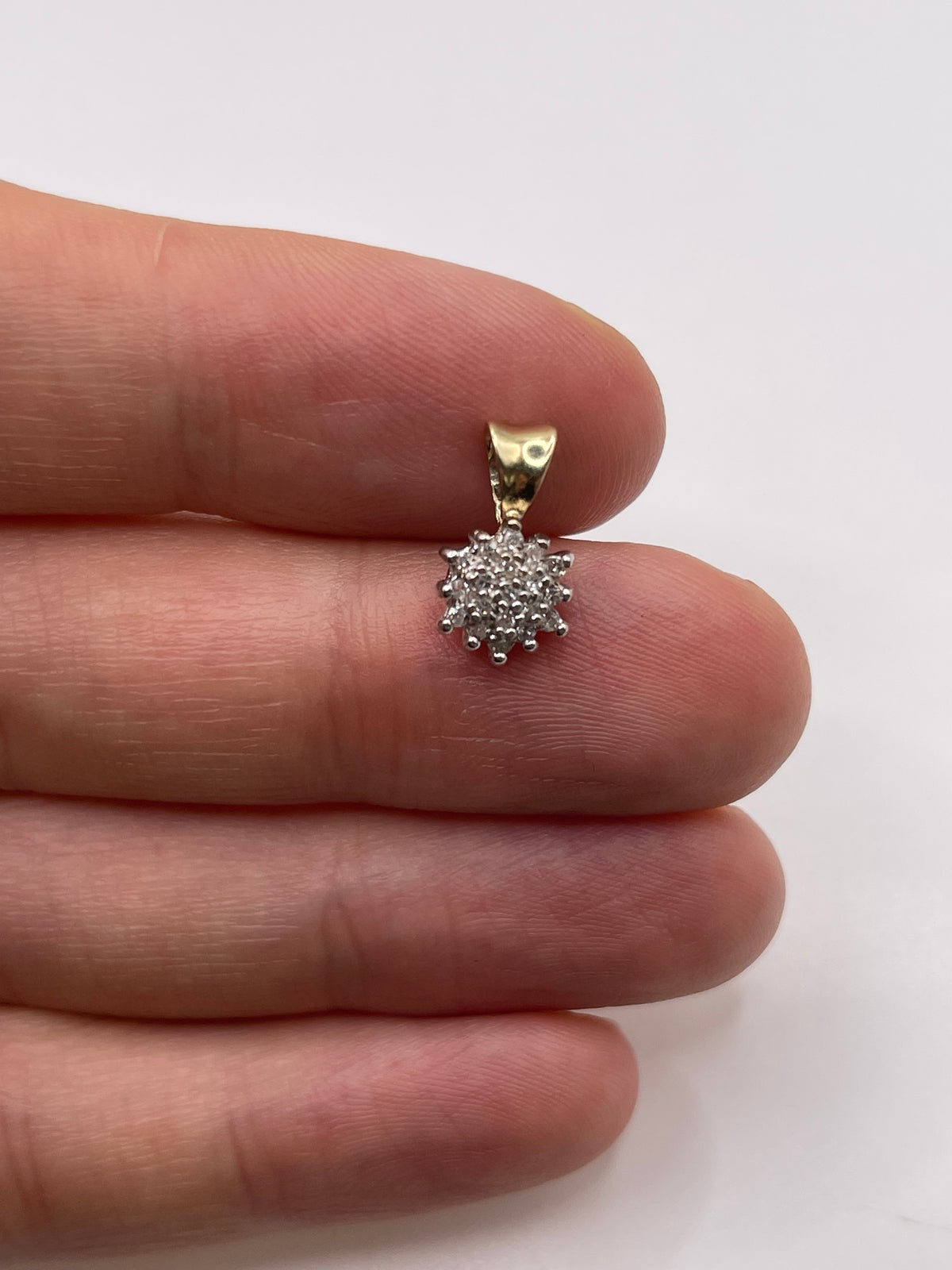 9ct gold diamond cluster pendant