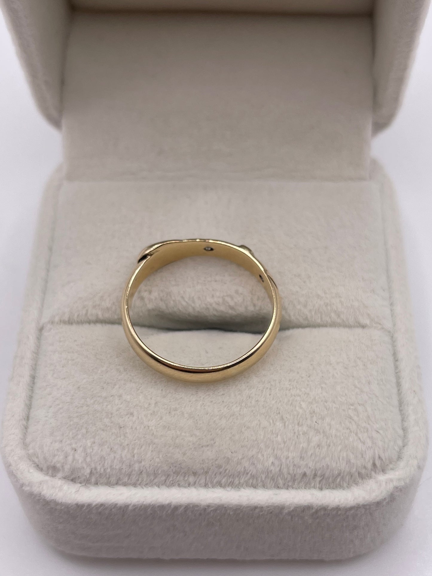 9ct gold diamond buckle ring