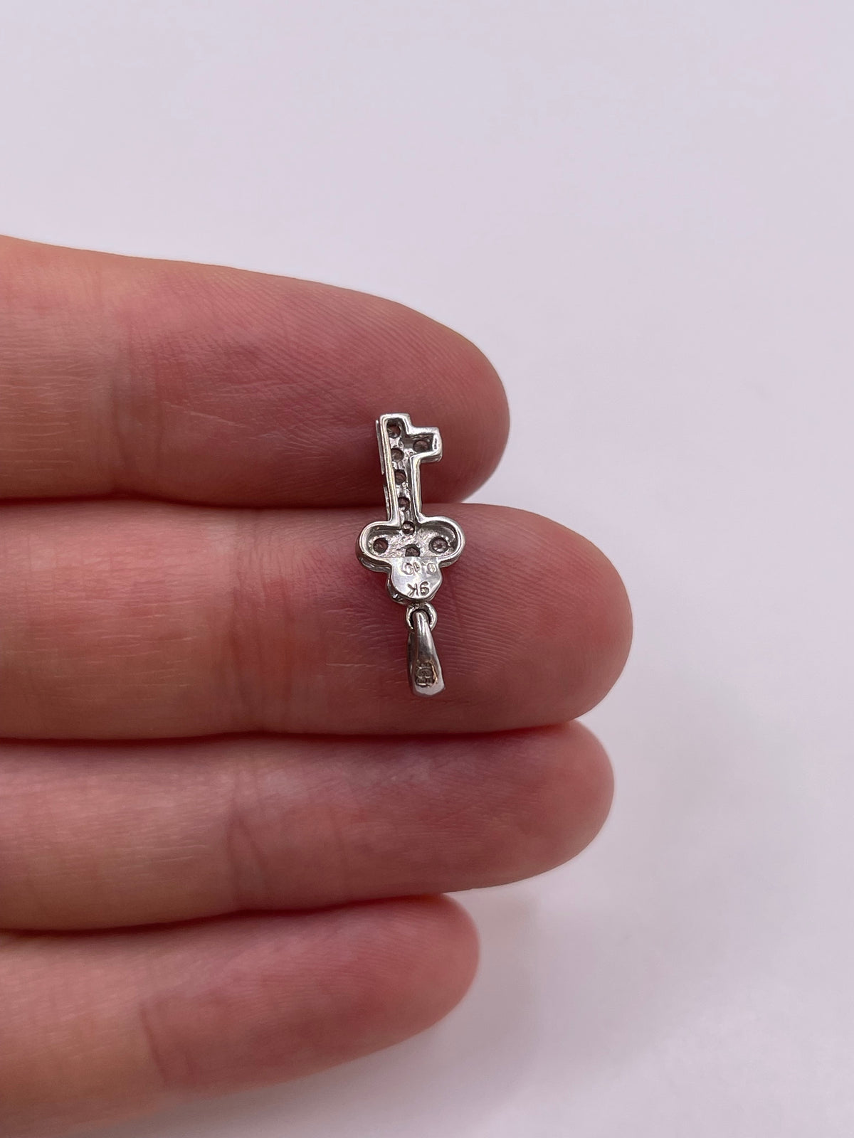 9ct white gold diamond key pendant