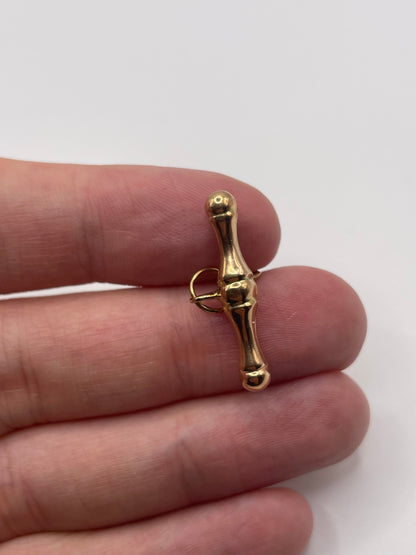 9ct gold T bar pendant