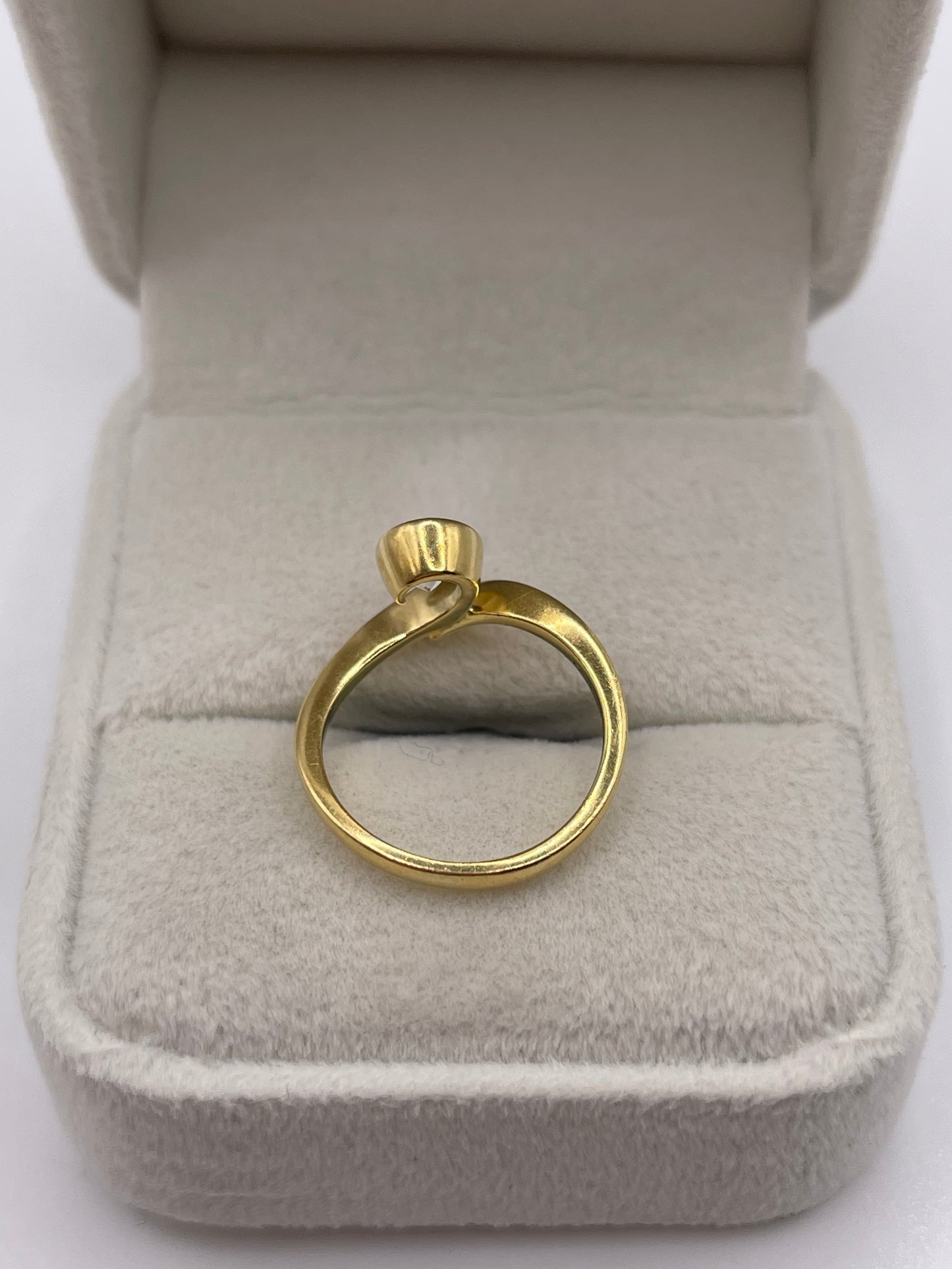 18ct gold 60 point diamond ring