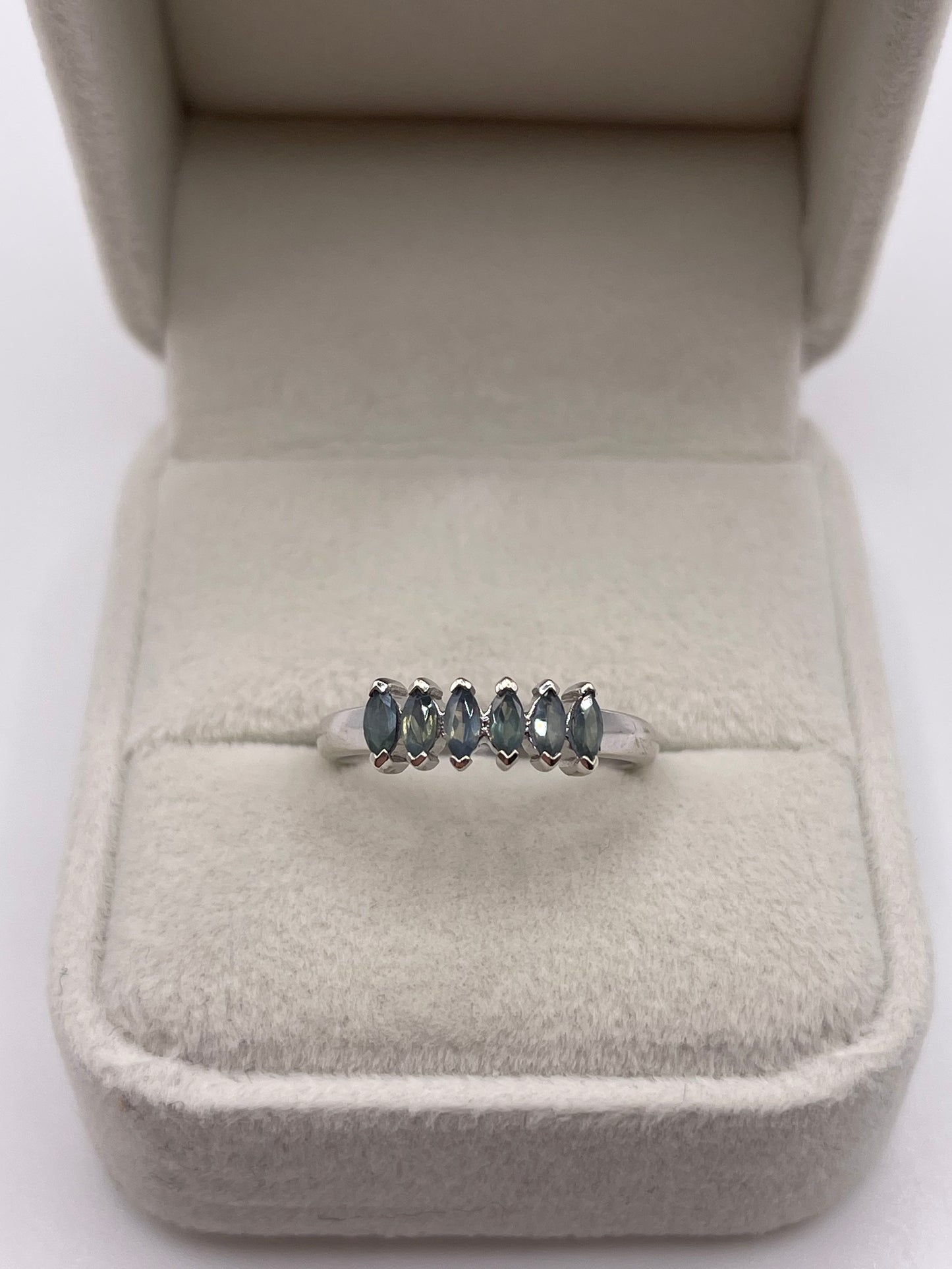 9ct white gold alexandrite ring