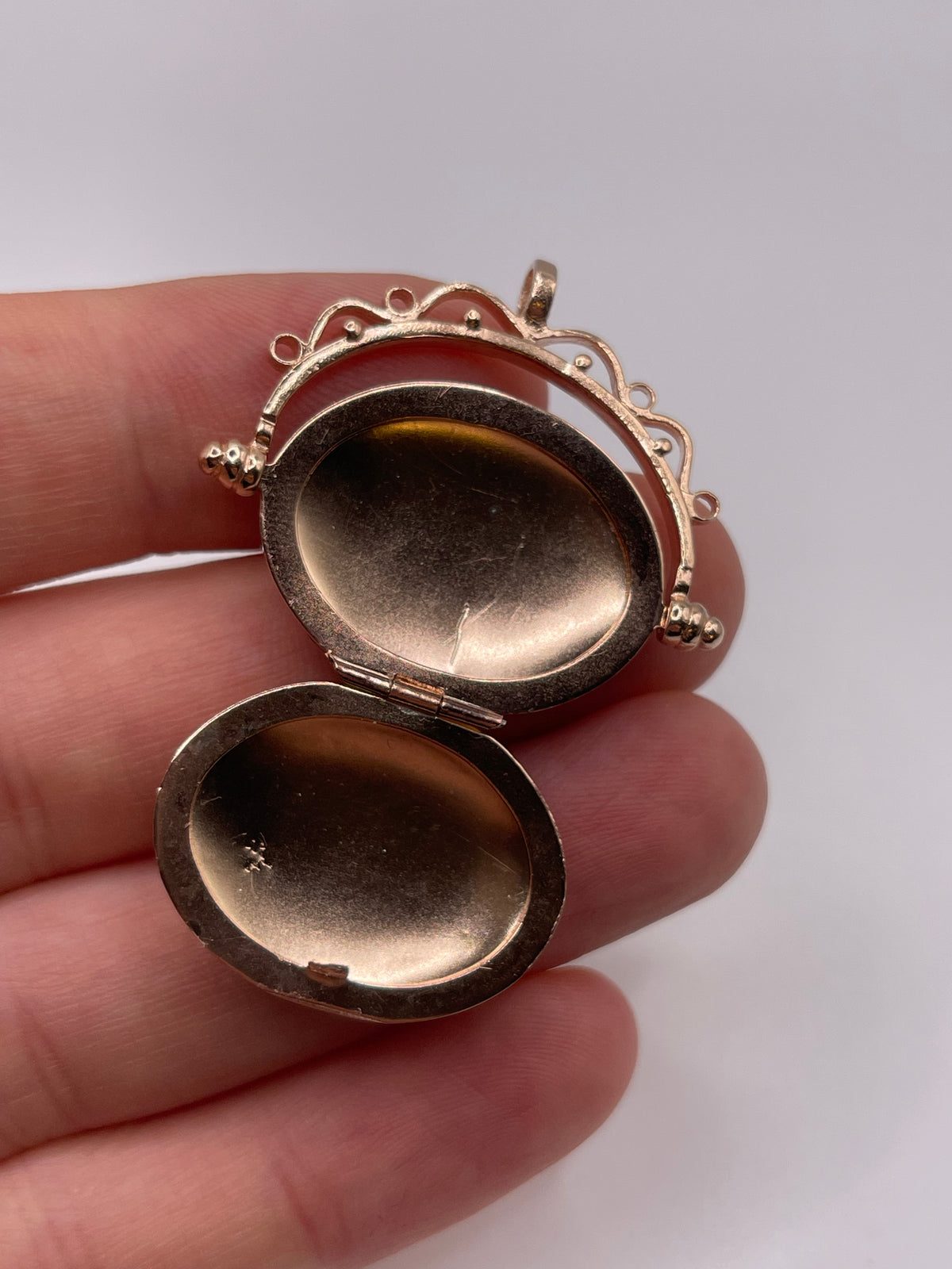 9ct rose gold locket pendant