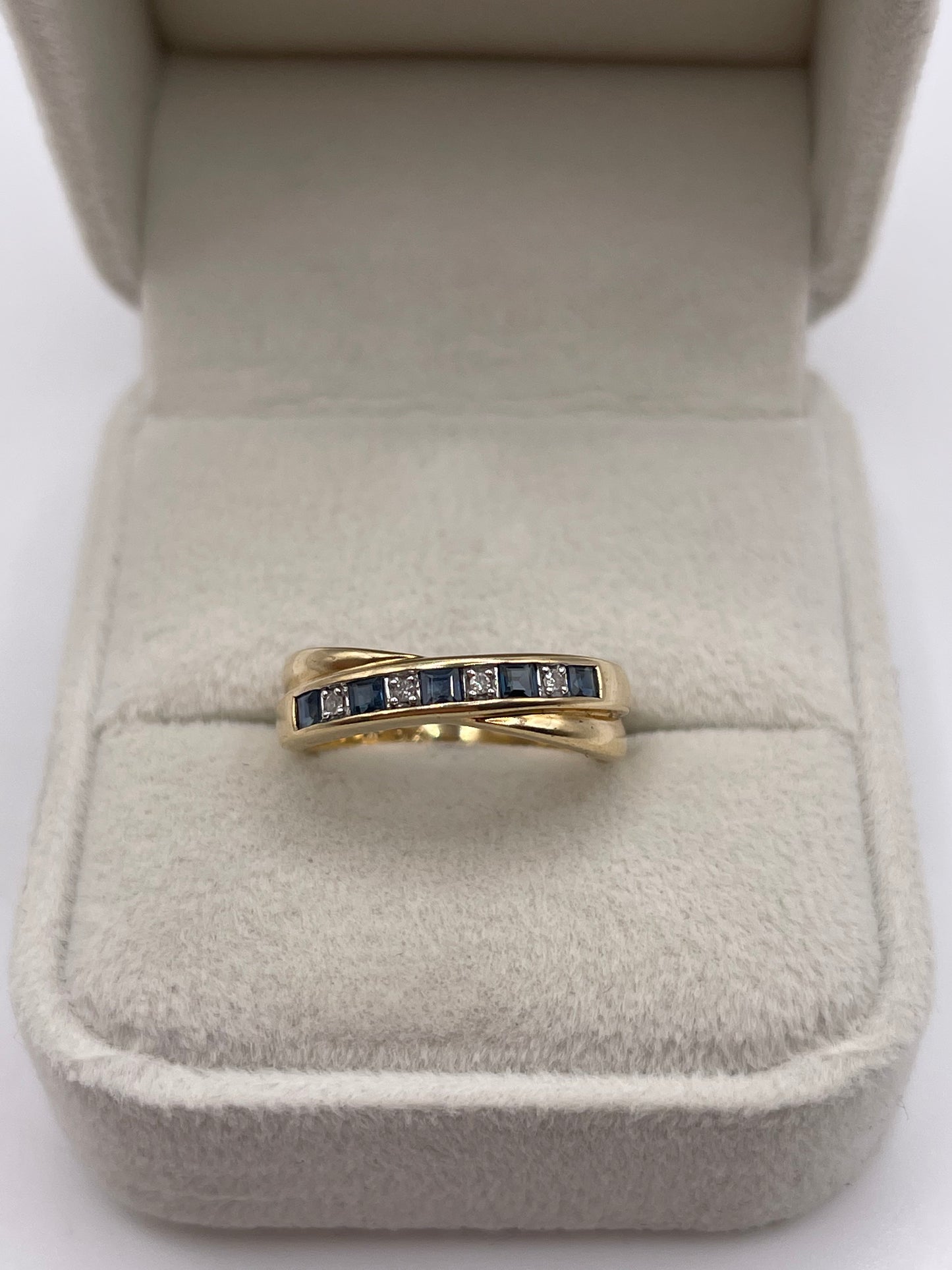 9ct gold sapphire and diamond ring
