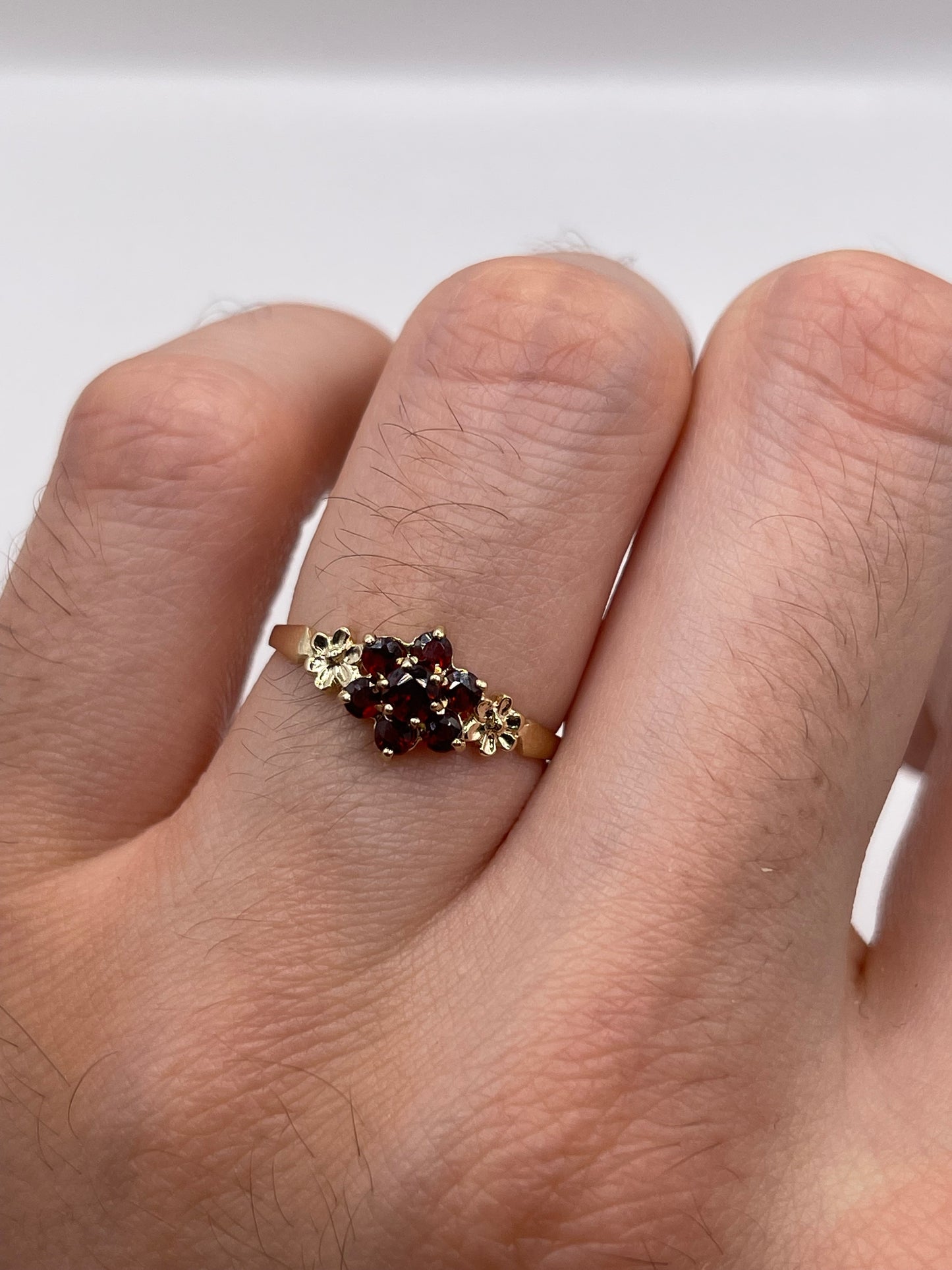 9ct gold garnet cluster ring