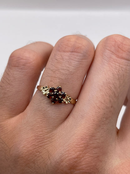 9ct gold garnet cluster ring