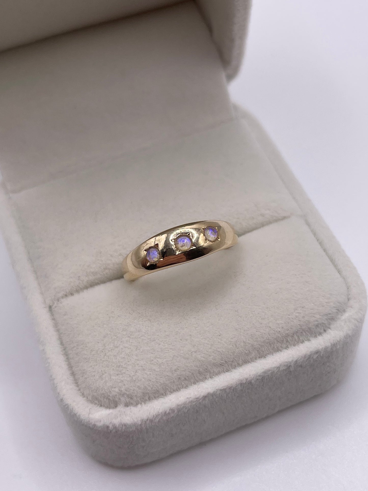 9ct gold opal gypsy ring