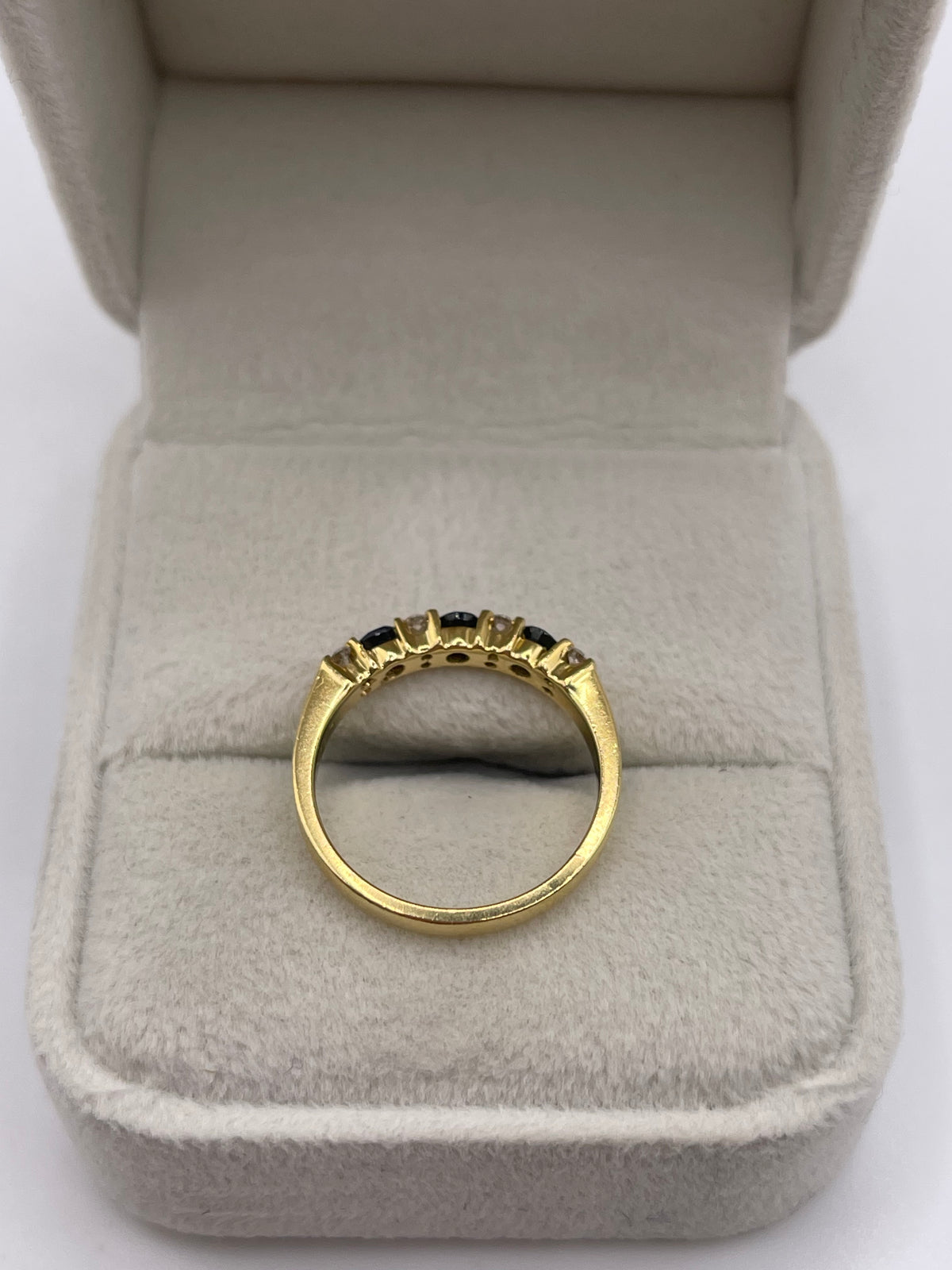 18ct gold sapphire and diamond ring