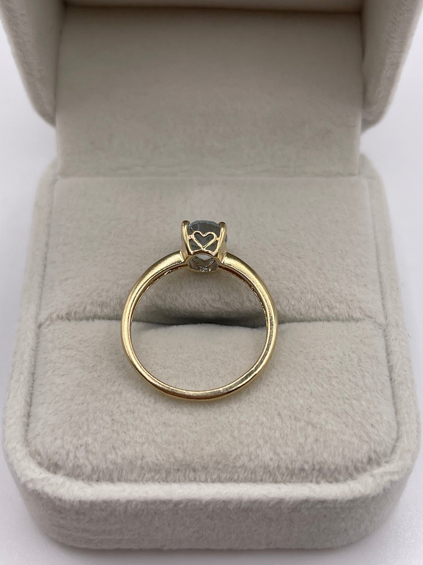 9ct gold aquamarine ring