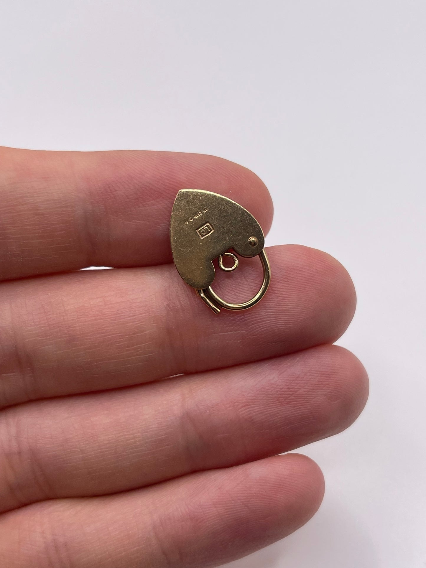 9ct gold padlock 2