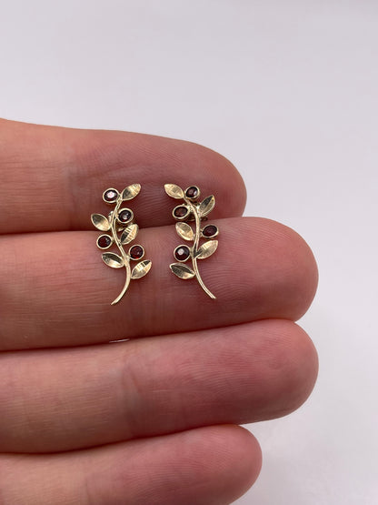 9ct gold garnet earrings