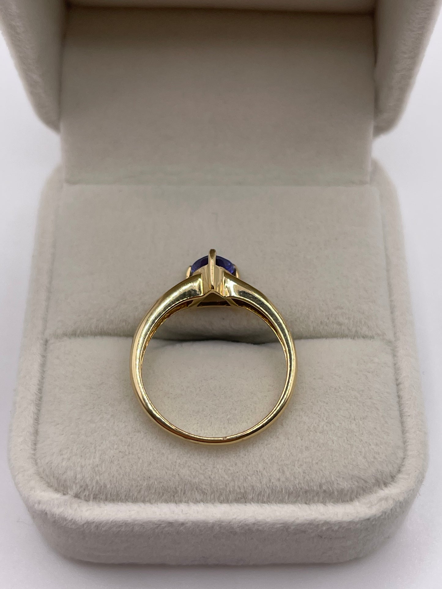 18ct gold tanzanite and diamond ring