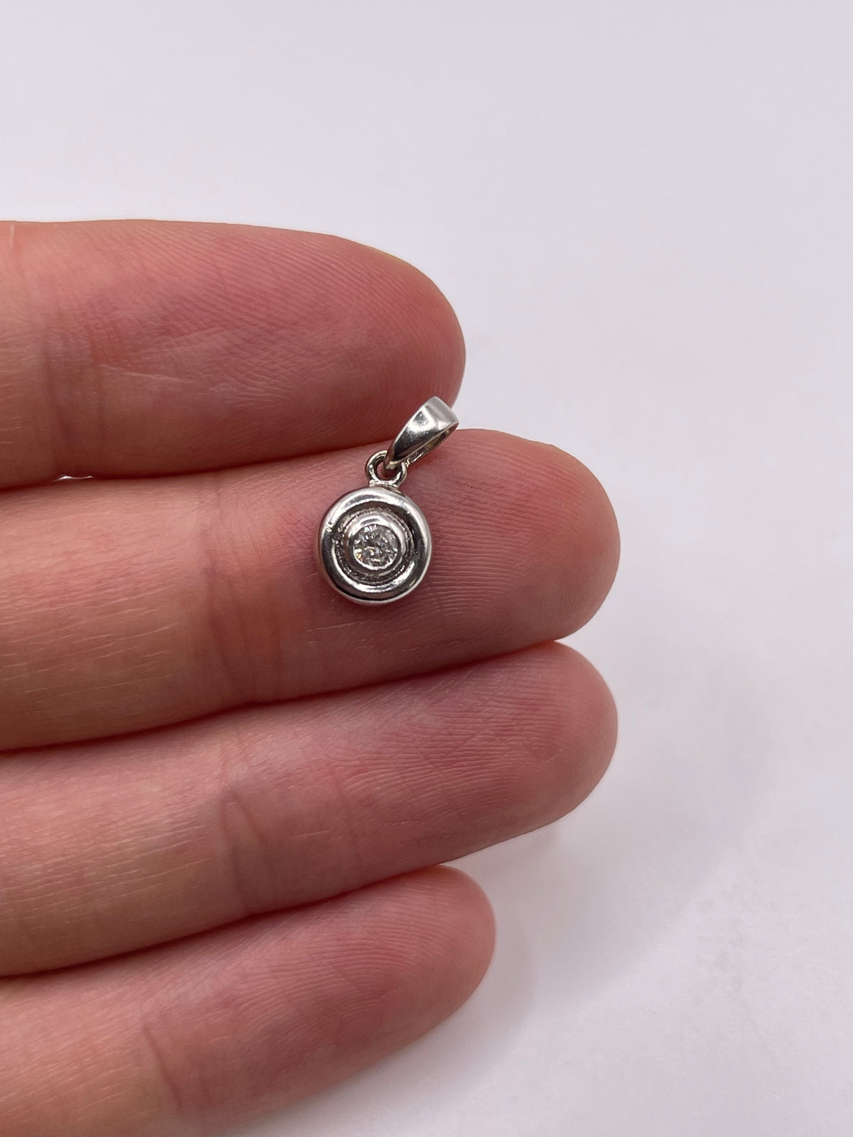 9ct white gold diamond pendant