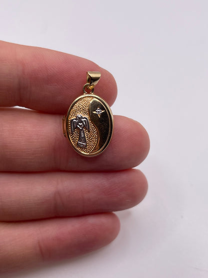 9ct gold angel locket pendant