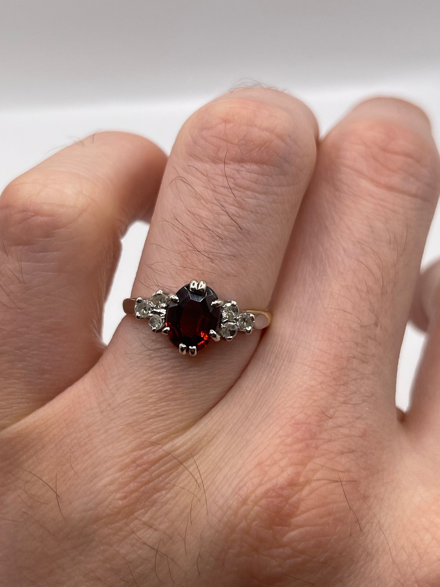 18ct gold garnet and diamond ting