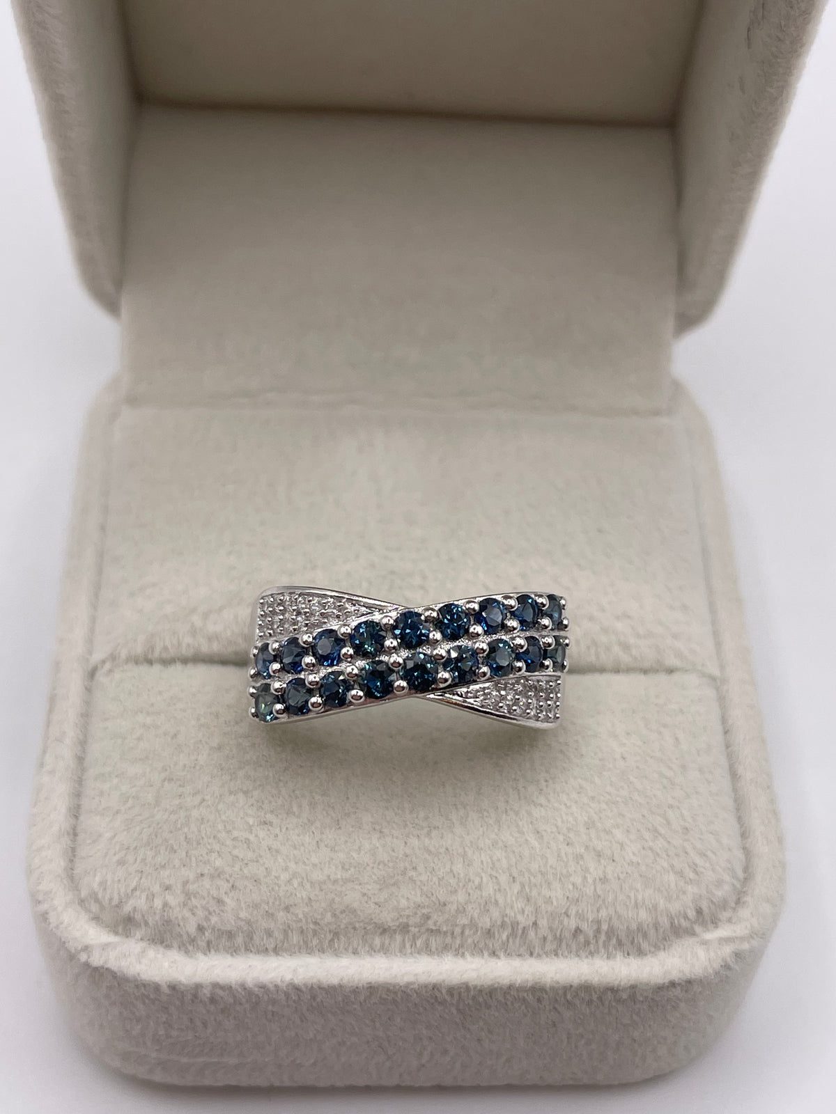 9ct white gold sapphire and diamond ring