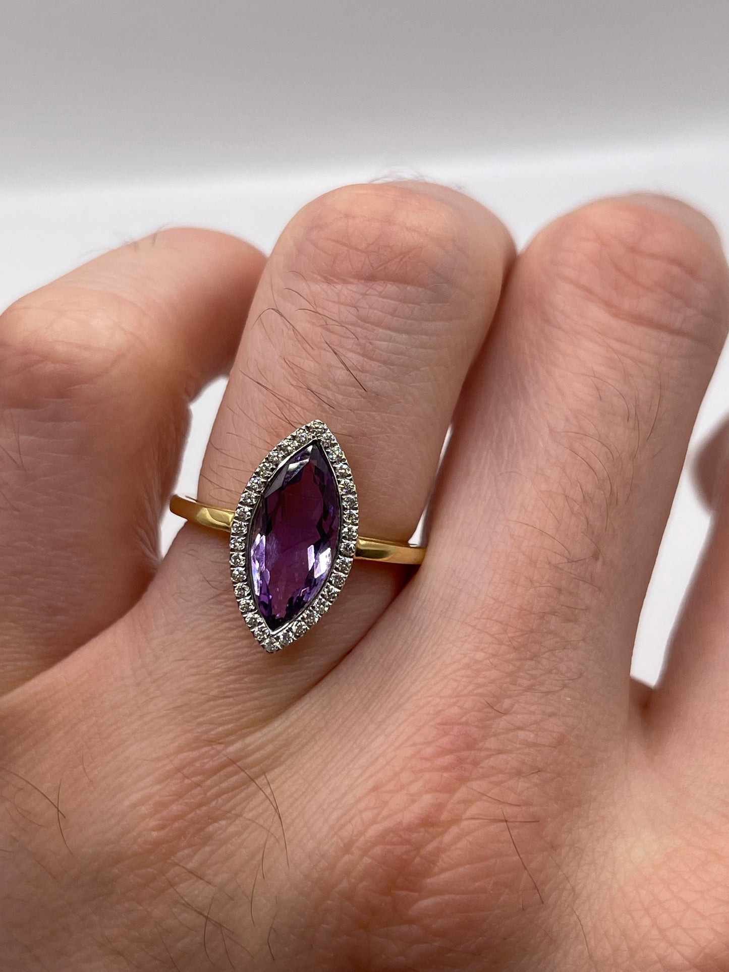 18ct gold amethyst and diamond ring