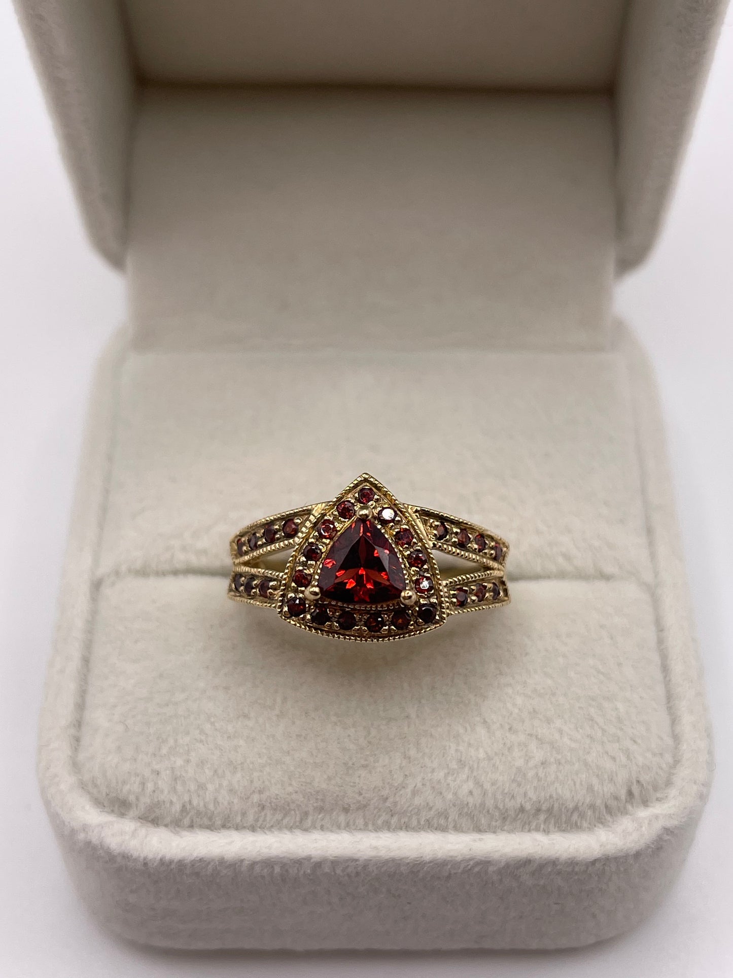 9ct gold garnet cluster ring