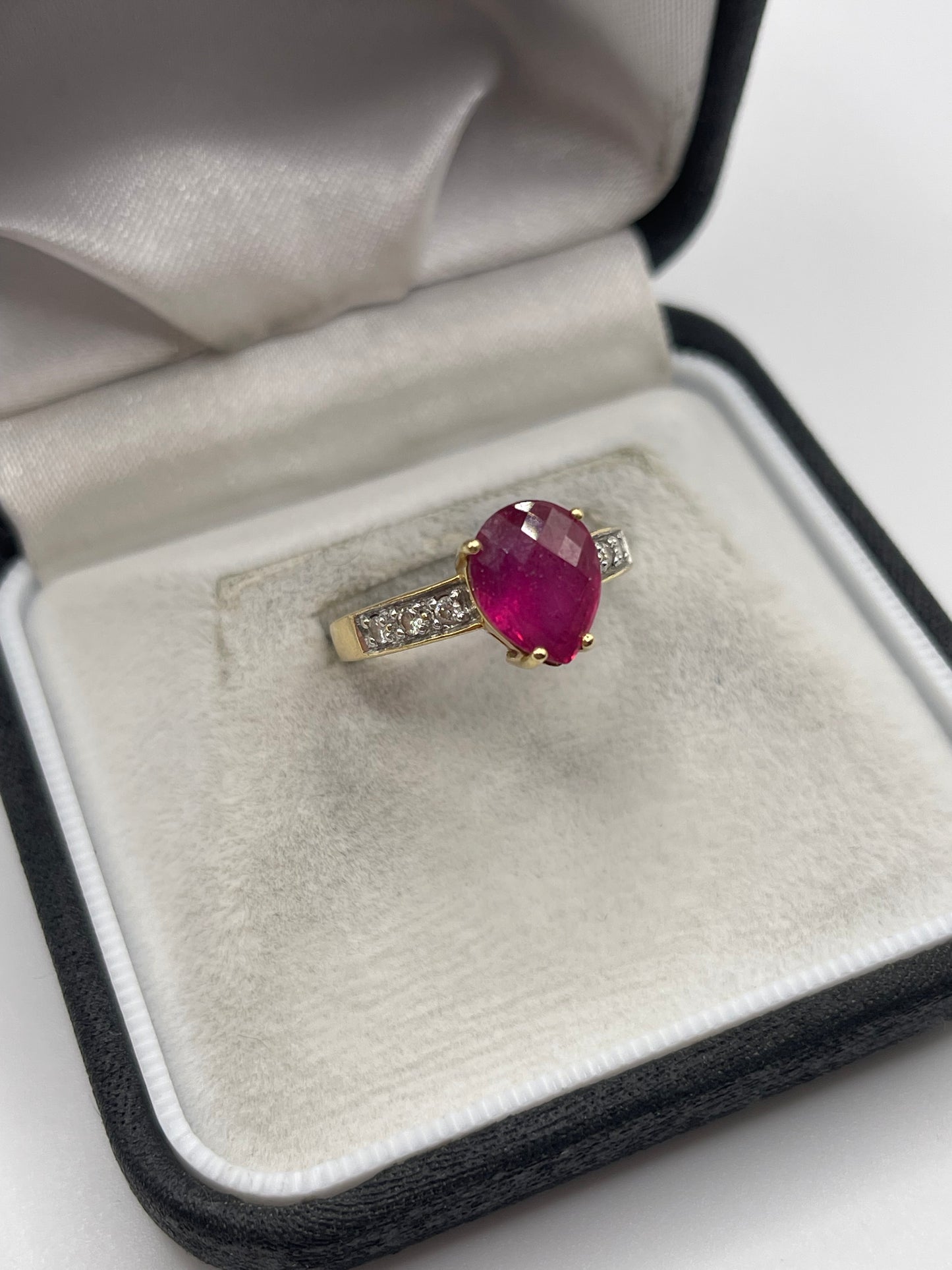 18ct gold ruby and diamond ring
