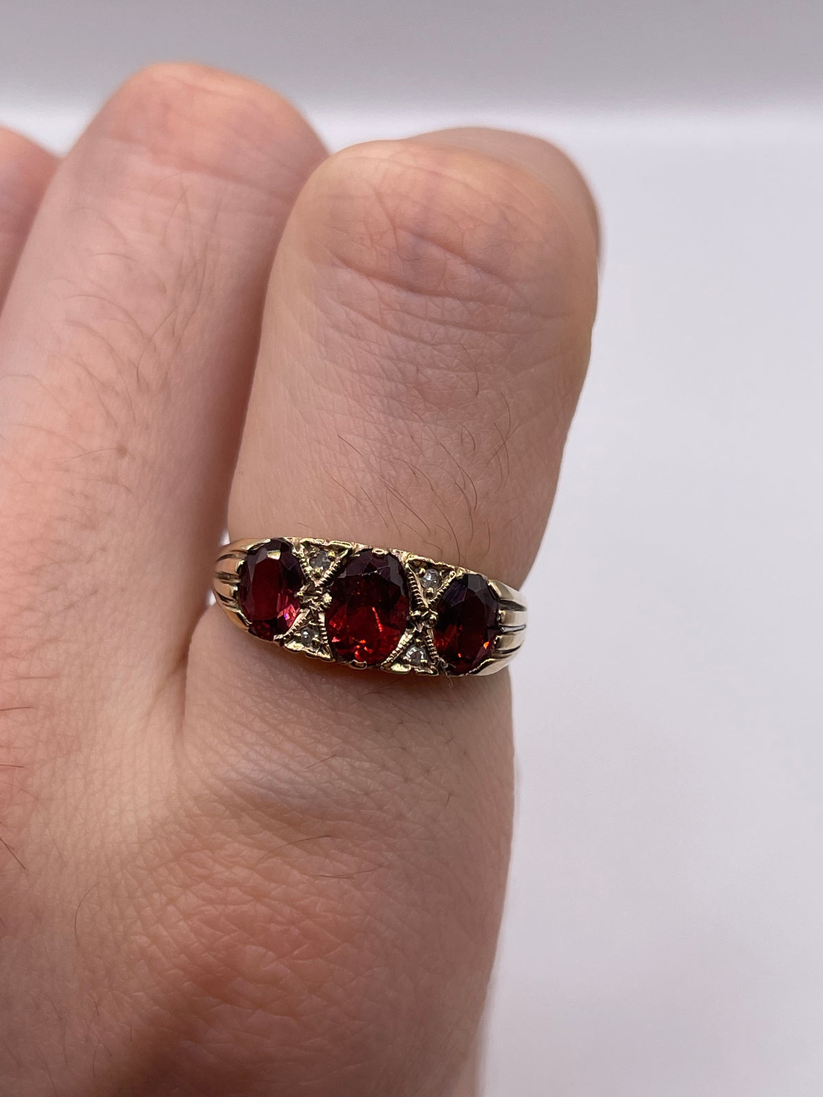9ct gold garnet and diamond ring