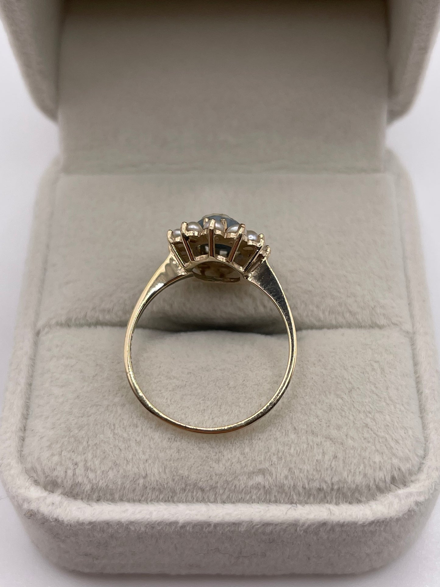 9ct gold Wedgwood cameo and pearl ring