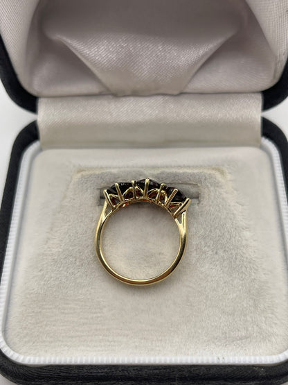 9ct gold garnet ring