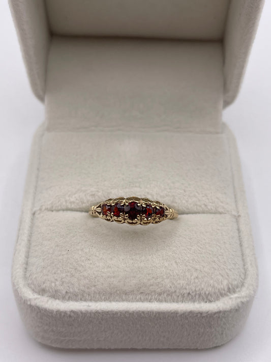 9ct gold garnet ring
