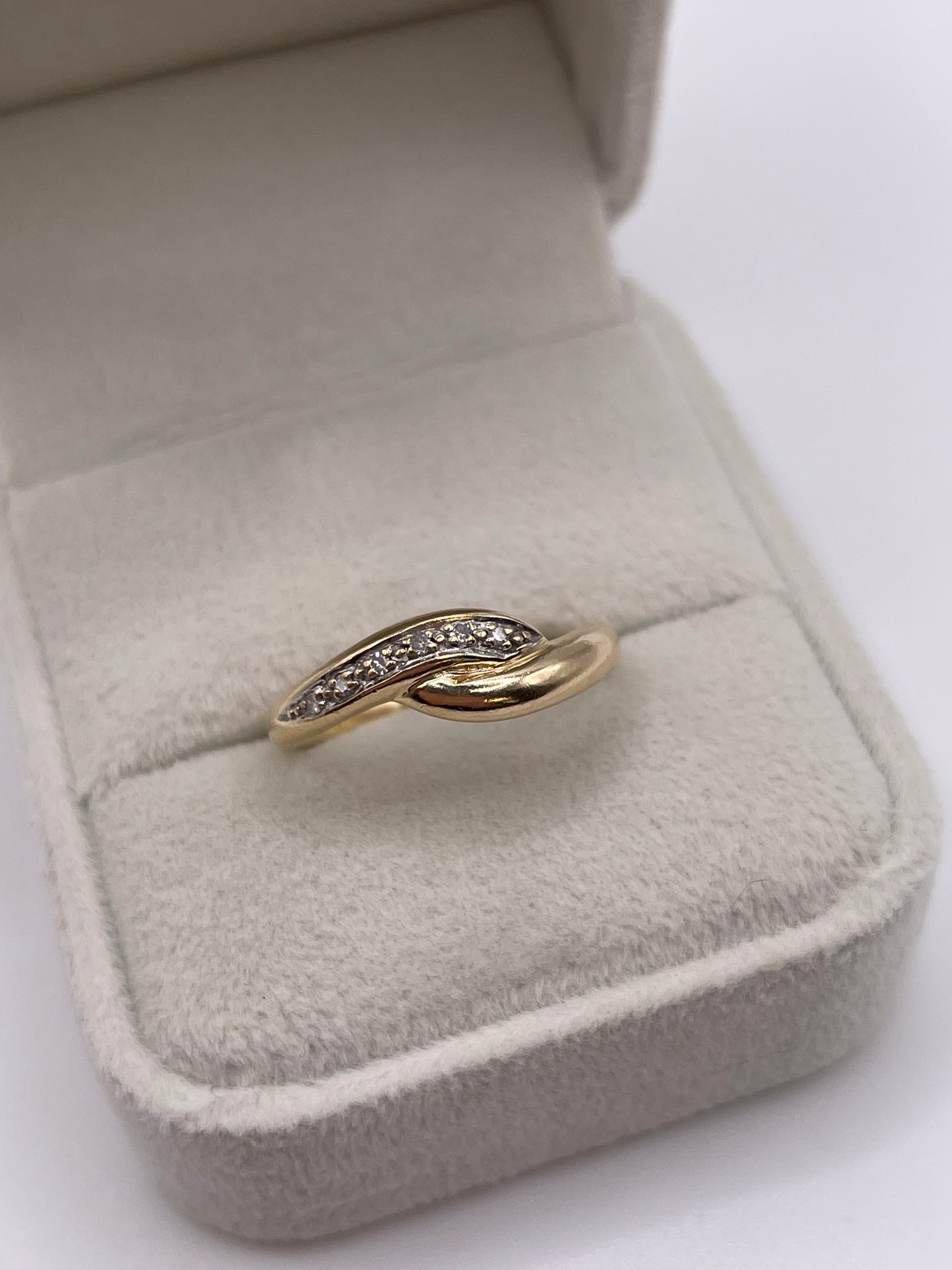 9ct gold diamond ring