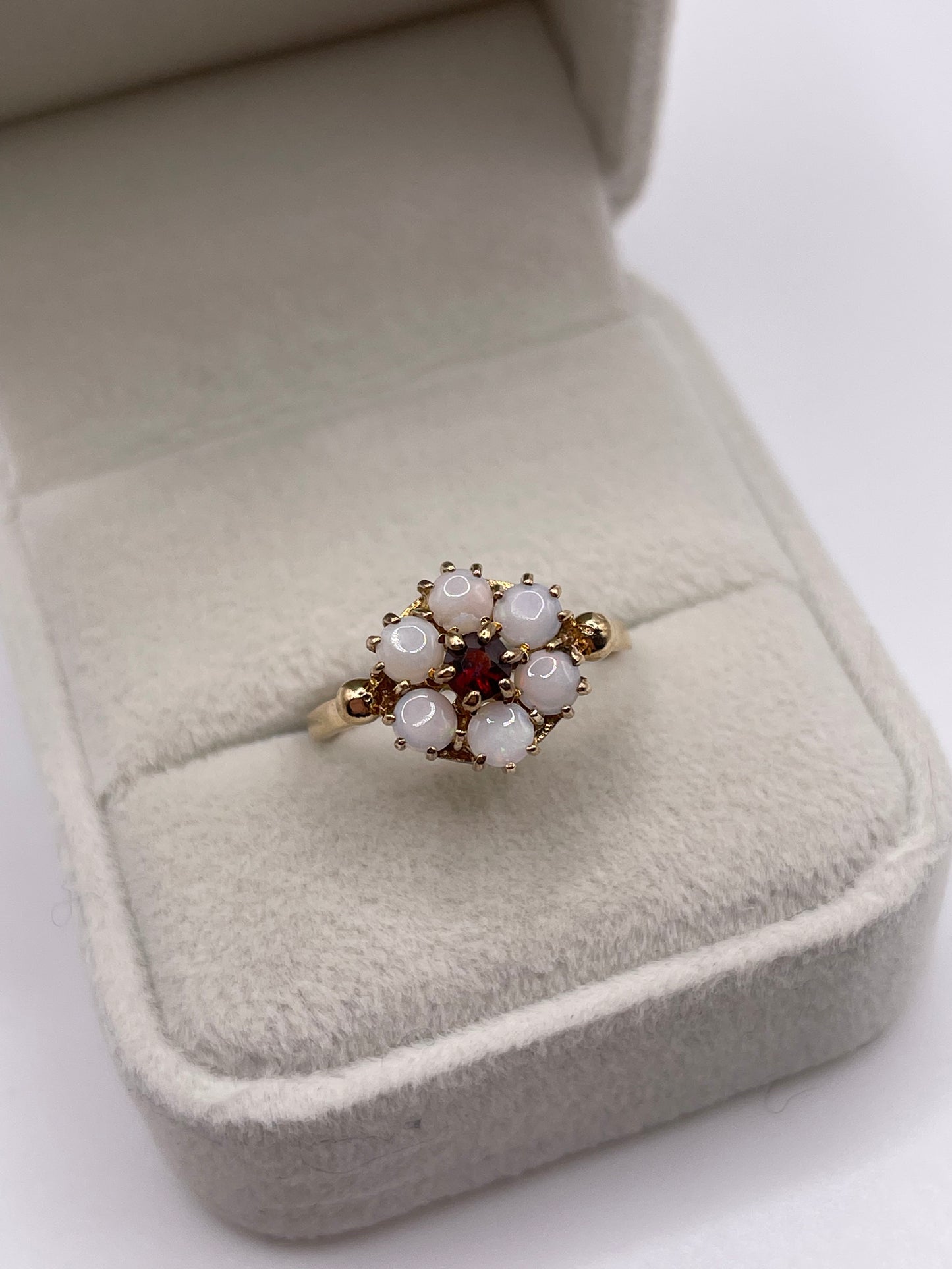 9ct gold garnet and opal ring
