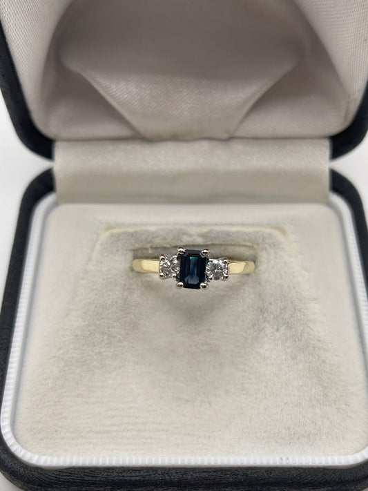 18ct gold sapphire and diamond ring
